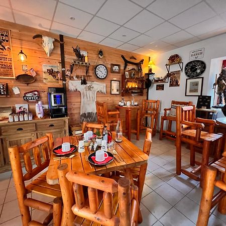 Brûlon Hotel Le Ranch מראה חיצוני תמונה
