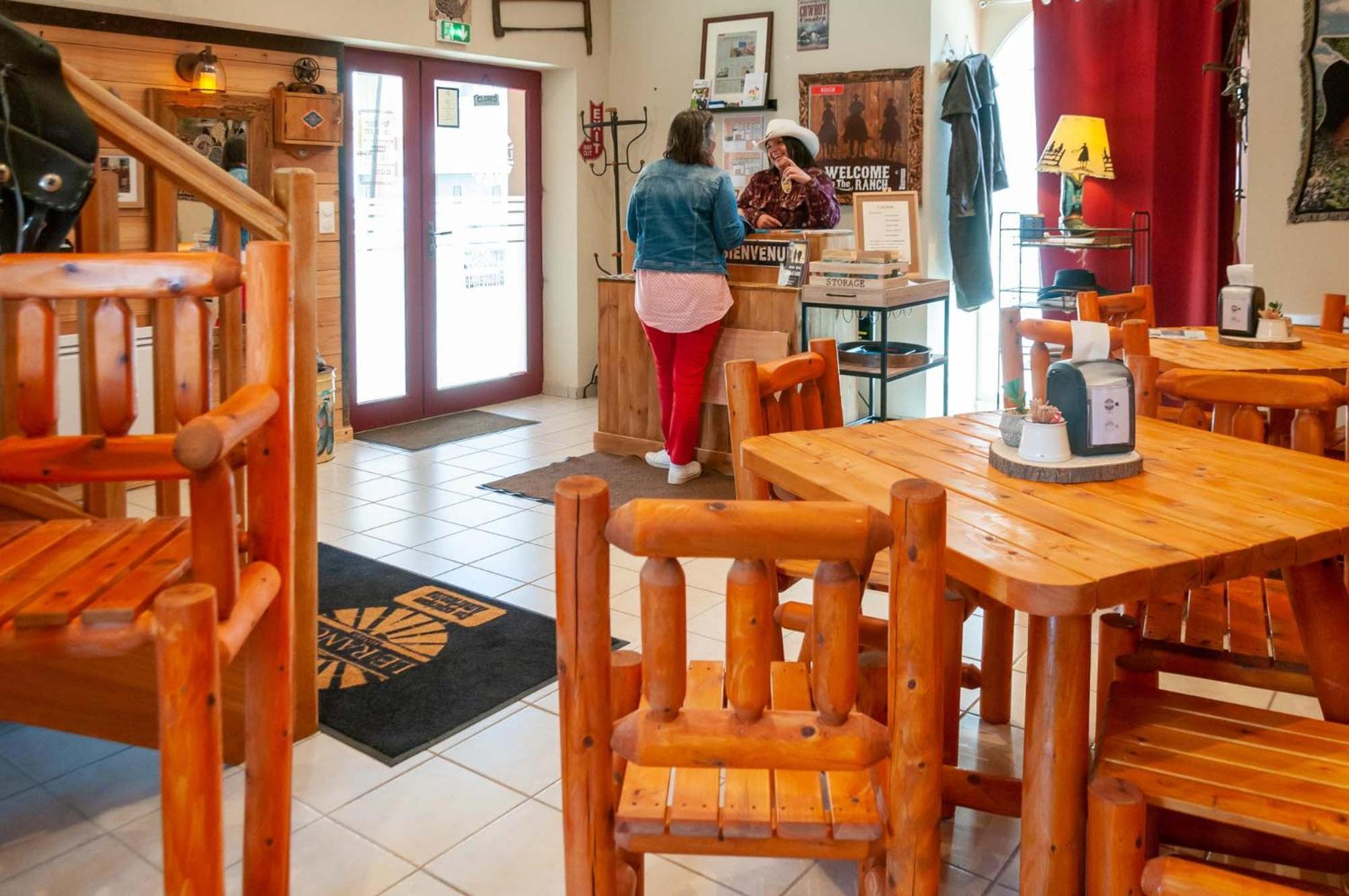 Brûlon Hotel Le Ranch מראה חיצוני תמונה